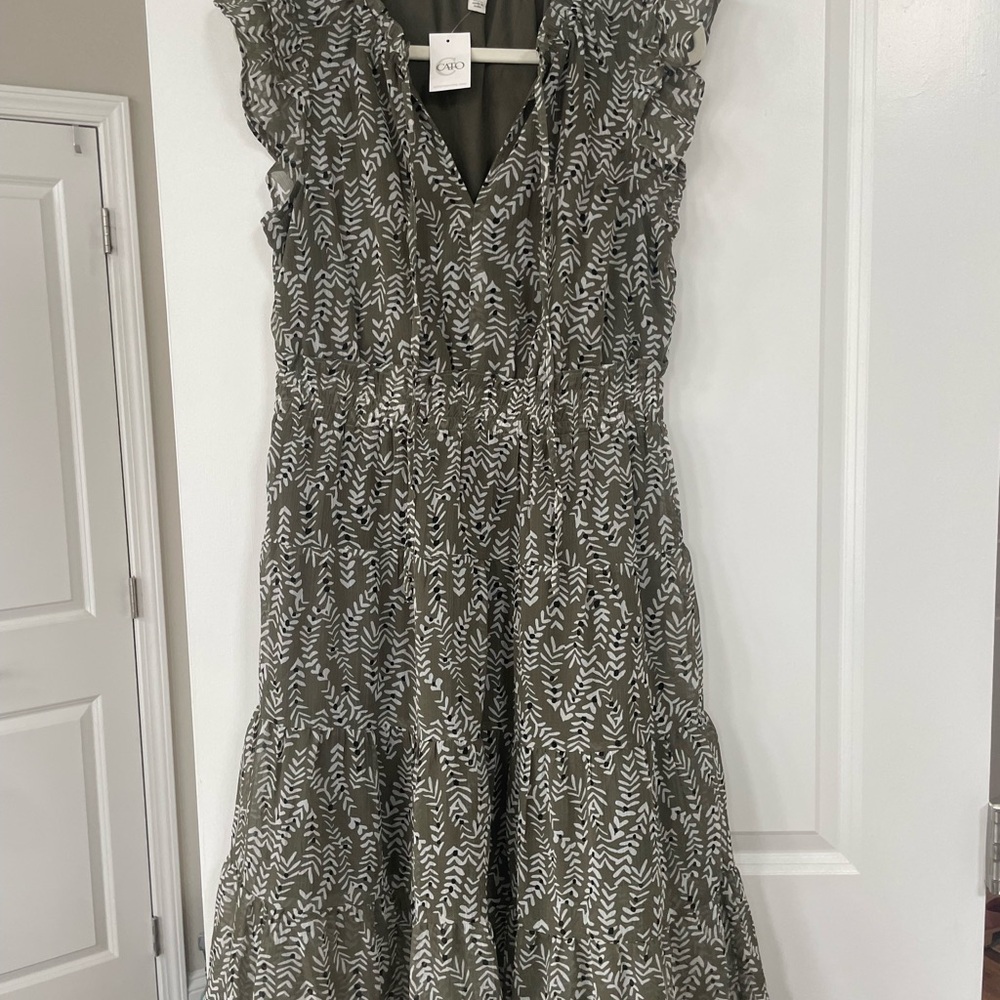 Olive & Black and White Sleeveless Midi Dress